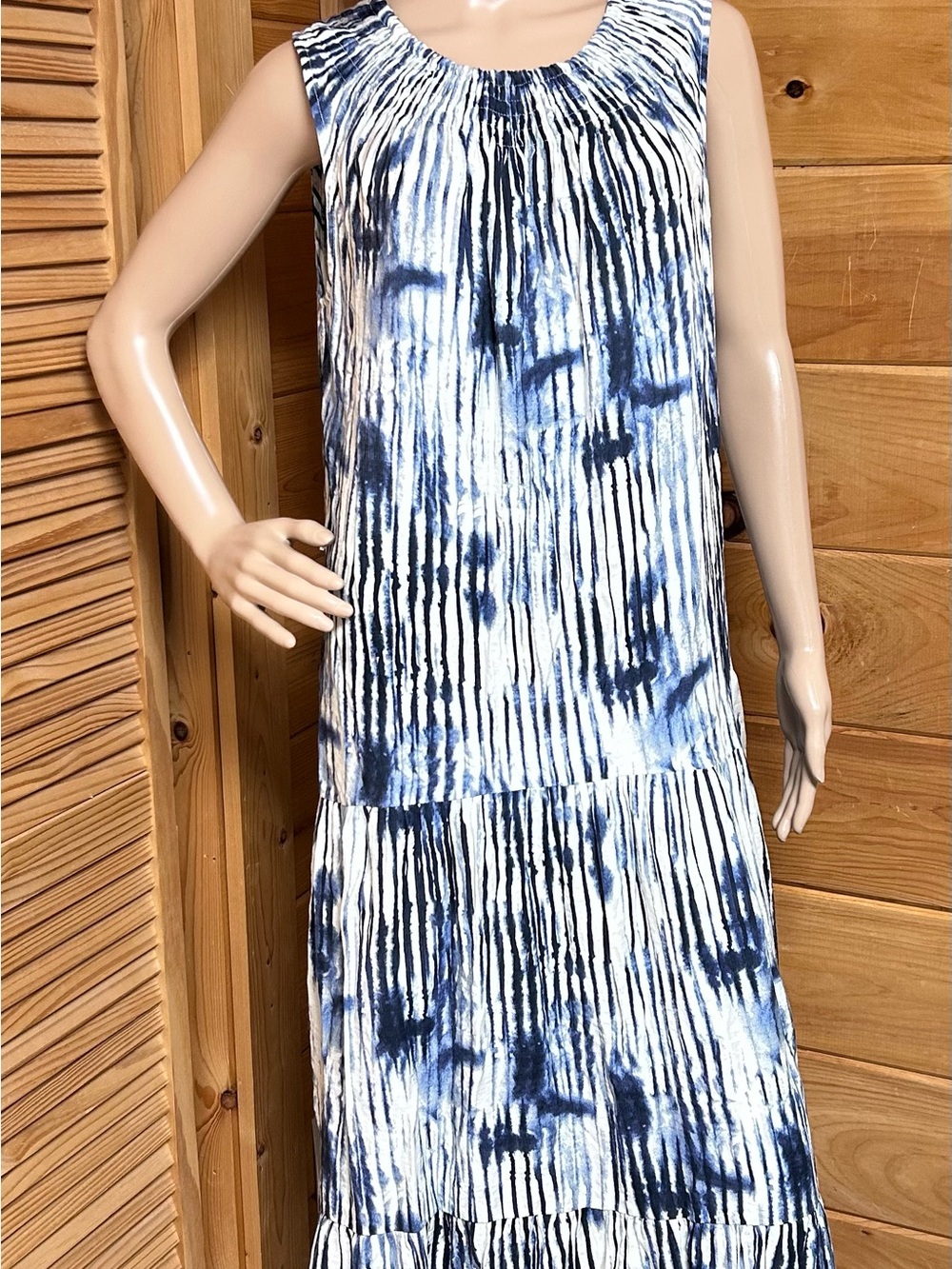 Sleeveless Blue Tie-Dye Maxi Dress - Classic Summer Style size large 2 tiers